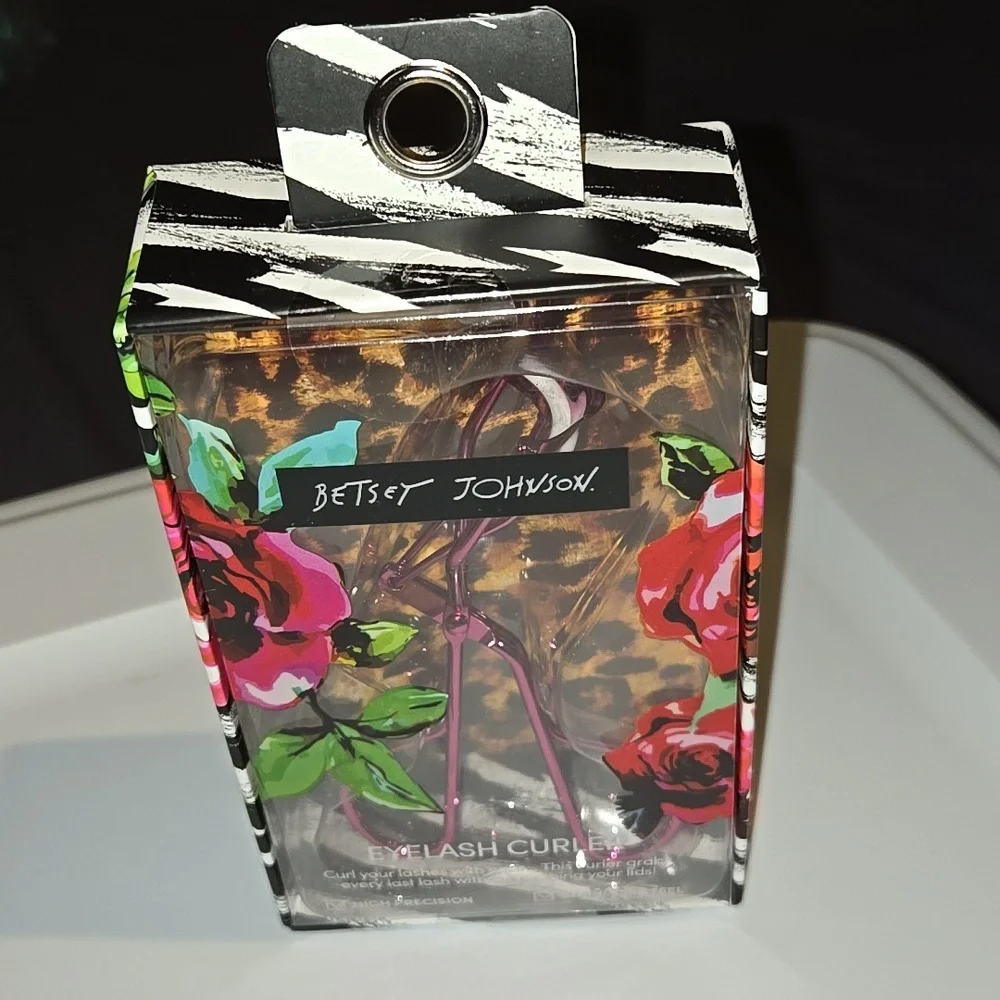 Betsey Johnson eyelash curler NEW